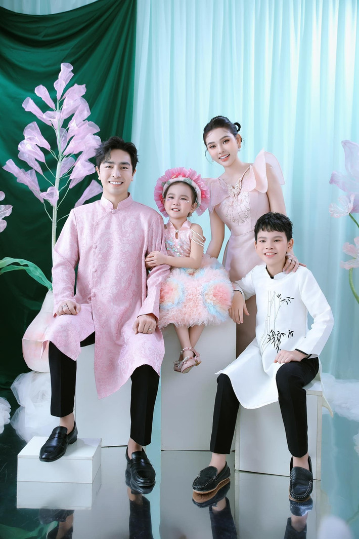Tổ ấm hạnh phúc của ca sĩ Thu Thủy và ông xã Kin Nguyễn bên cạnh 2 con sau 6 năm kết hôn.