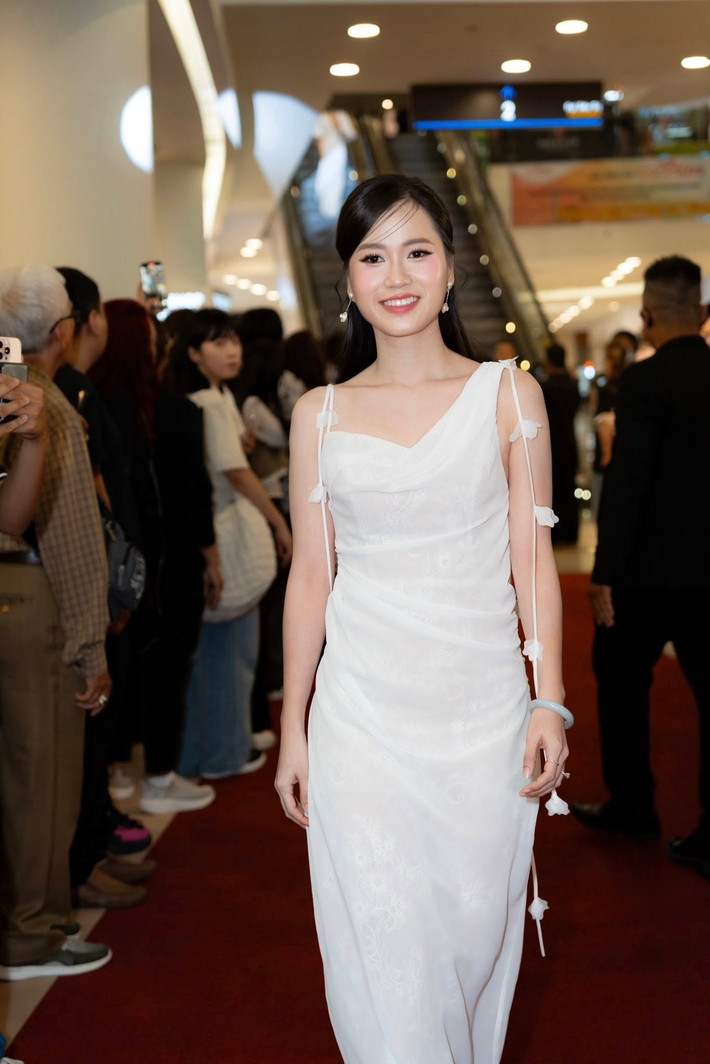 Nhiều người nhận xét trông cô như chỉ mới đôi mươi, khó tin rằng đã là mẹ của hai cậu con trai.