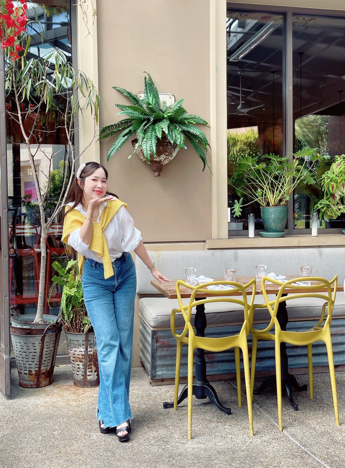 Cô thường xuyên chia sẻ hình ảnh đời thường trên mạng xã hội và luôn nhận được vô vàn lời khen ngợi về vẻ ngoài rạng rỡ. Ảnh: FB Duy-uyen Nguyen