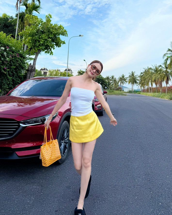 Ở tuổi 34, Thiều Bảo Trang vẫn giữ được vóc dáng thon gọn không mỡ thừa. Ảnh: FBNV