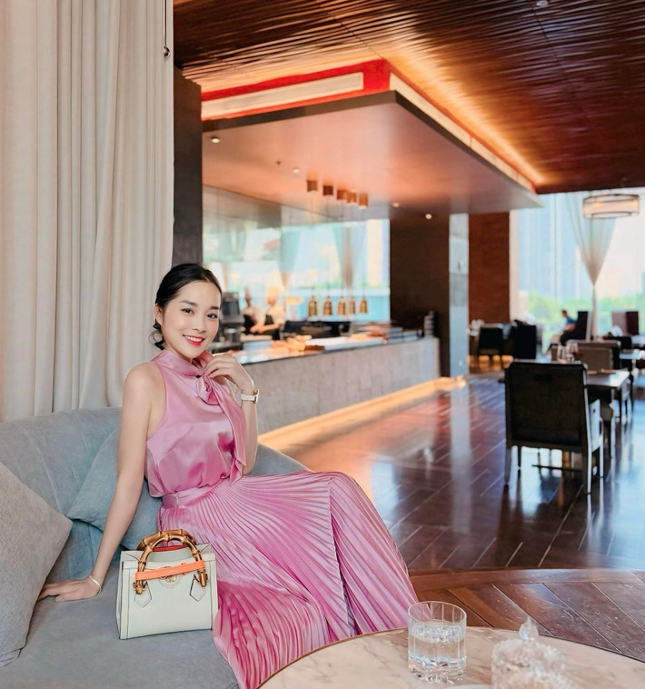 Trên trang cá nhân, cô còn thường xuyên chia sẻ hình ảnh đi du lịch, nghỉ dưỡng bên cạnh gia đình. Ảnh: FB Le Minh Huong