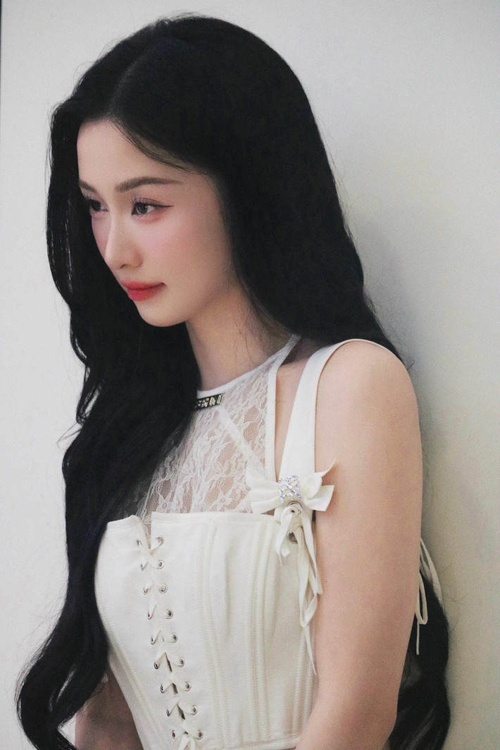 Jun Vũ khoe nhan sắc xinh đẹp như nàng thơ. Ảnh: FB Vũ Phương Anh