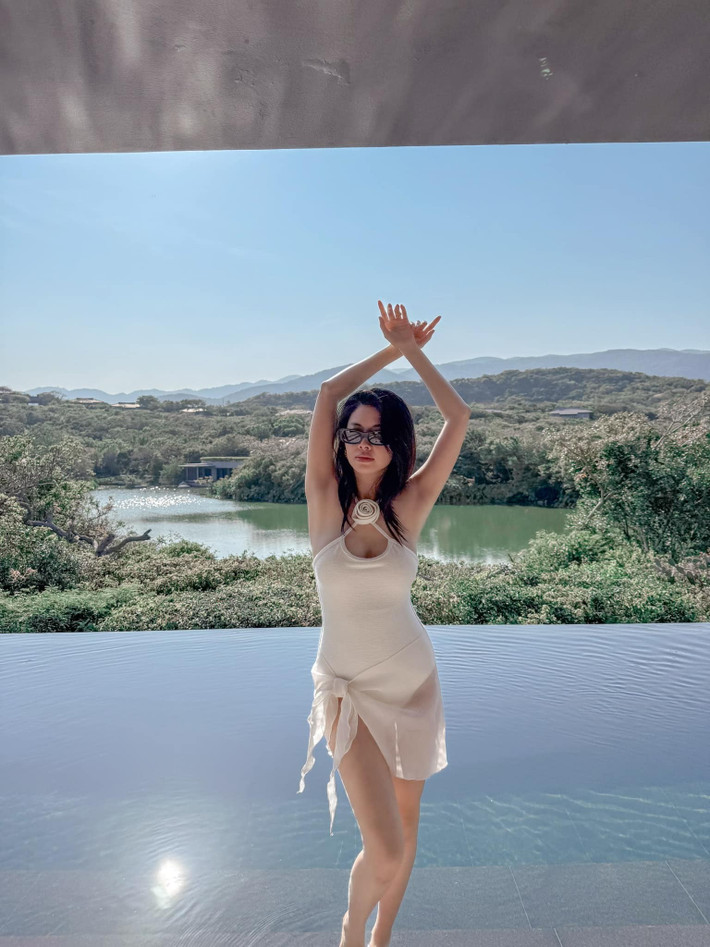 Thủy Anh từng khiến hội mẹ bỉm sữa trầm trồ khi khoe eo "bé xíu" chỉ sau 10 ngày hậu sinh nở. Ảnh: FB Thuy Anh Le