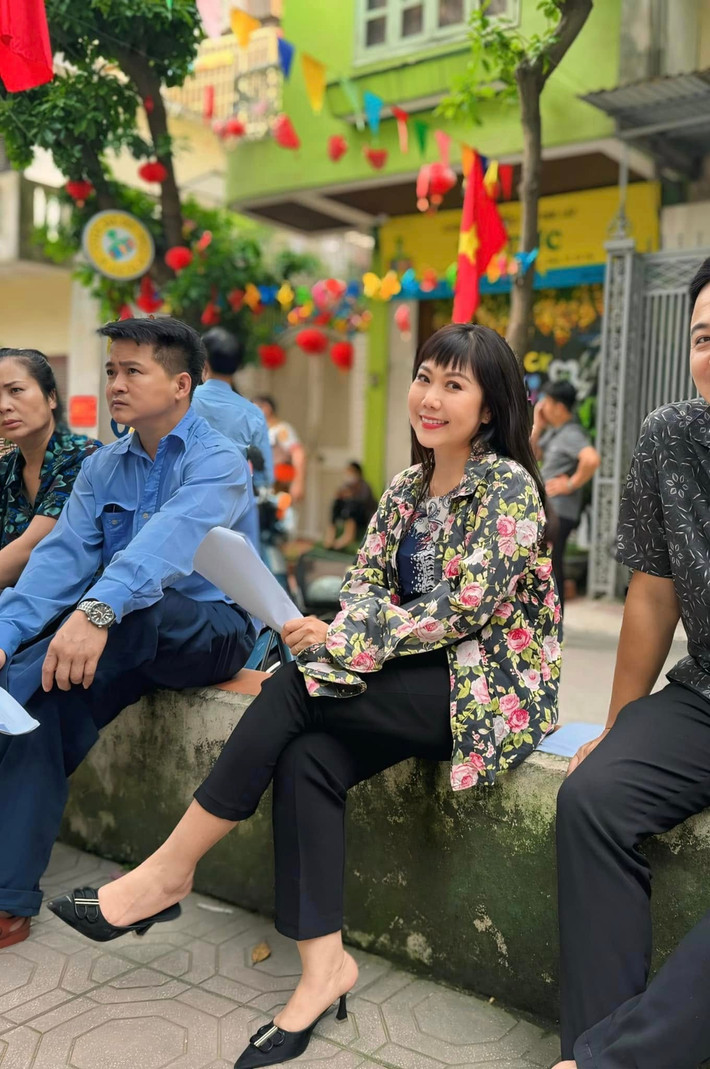 Hương Tươi chia sẻ hình ảnh hậu trường khi đi quay. Ảnh: FB Trần Thu Hương