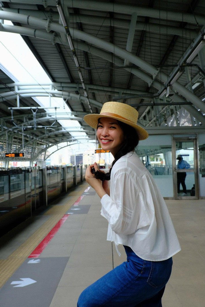 Nhiều người bày tỏ sự ngạc nhiên trước vẻ ngoài trẻ trung của giọng ca “Nhật ký của mẹ”, thậm chí còn nhận xét cô không khác gì gái đôi mươi. Ảnh: FB Nguyễn Thị Hiền Thục