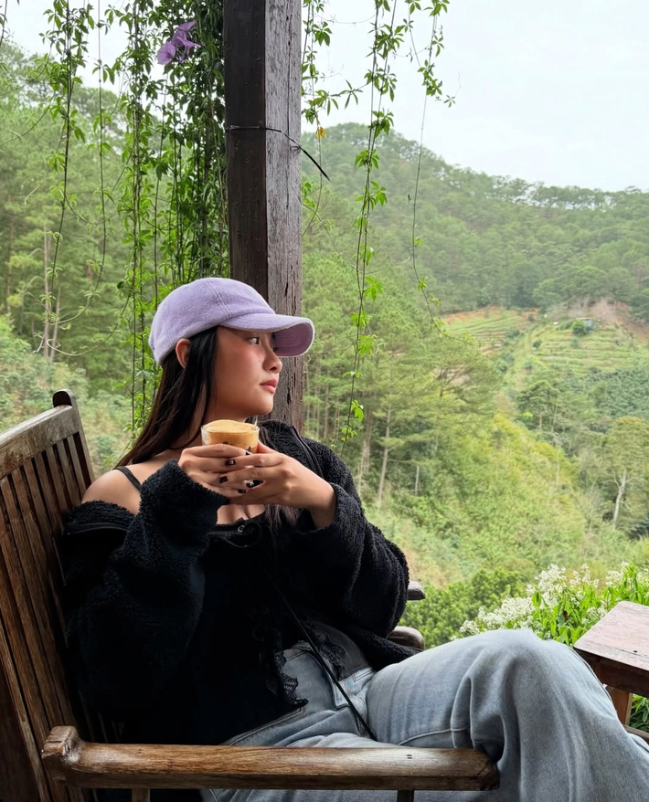 Phương Linh thường xuyên chia sẻ những khoảnh khắc đời thường giản dị nhưng vẫn toát lên vẻ đẹp quyến rũ.
