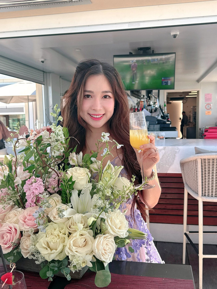 Duy Uyên nhóm Mắt Ngọc đón tuổi mới. Ảnh: FB Duy-uyen Nguyen