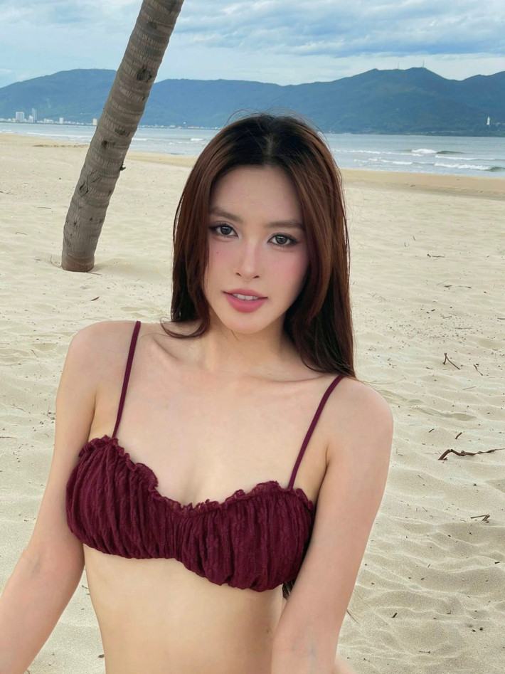 Tin tức sao Việt 12/8: Hoa hậu Tiểu Vy diện đồ bơi hai mảnh khéo khoe hình thể căng tràn. Ảnh: FB Trần Tiểu Vy