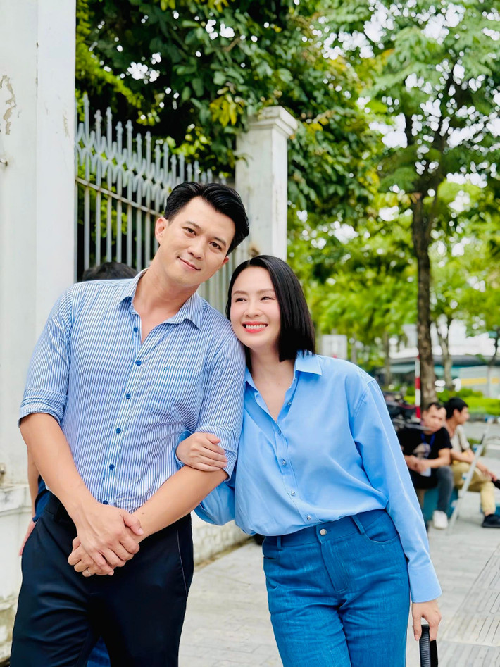 Hà Việt Dũng và Hồng Diễm gặp nhau trên phim trường. Ảnh: FB Hà Việt Dũng