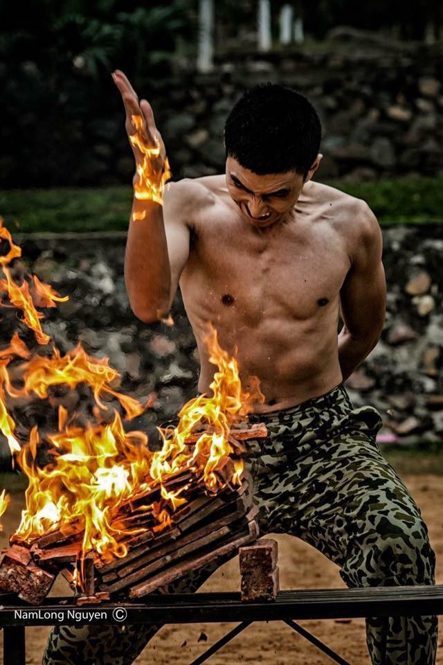 Diễn viên Bình An khoe ảnh chơi "Sao nhập ngũ" với chia sẻ hài hước về tuổi hổ cung Bọ cạp của vợ - á hậu Phương Nga. Ảnh: FB Nguyễn Bình An
