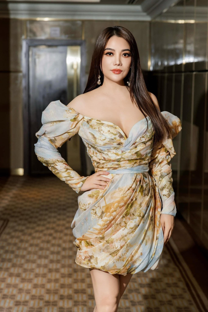 'Cô Dần' của Áo lụa Hà Đông năm nào ở tuổi 49 vẫn giữ được thân hình bốc lửa cùng nhan sắc trẻ trung so với tuổi. Ảnh: FB Trương Ngọc Ánh