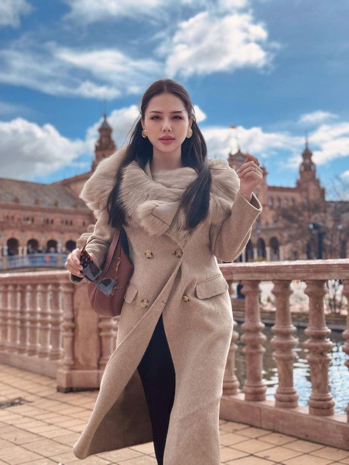 Cô thường xuyên chia sẻ những khoảnh khắc đời thường sang chảnh, những chuyến du lịch xa hoa đến các địa điểm nổi tiếng trên thế giới. Ảnh: FB Phương Anh Lê