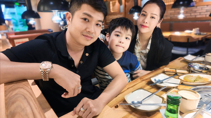 Diễn viên Nhật Kim Anh cùng chồng cũ, doanh nhân Bửu Lộc, đưa con trai Kutin đi chơi mừng ngày Quốc tế Thiếu nhi. Ảnh: FB Nhật Kim Anh