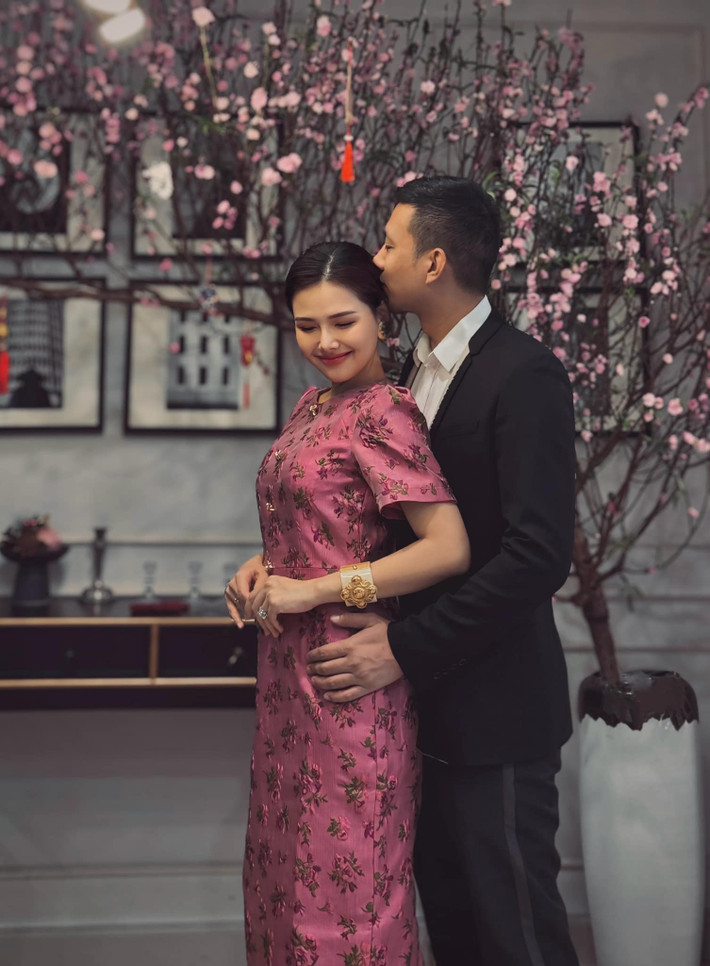 Từ khi kết hôn vào năm 2020 với một đại gia thuộc tập đoàn nghìn tỷ, nữ diễn viên gần như rút khỏi làng giải trí để tập trung chăm sóc gia đình và tận hưởng cuộc sống làm mẹ. Ảnh: FB Phương Anh Lê