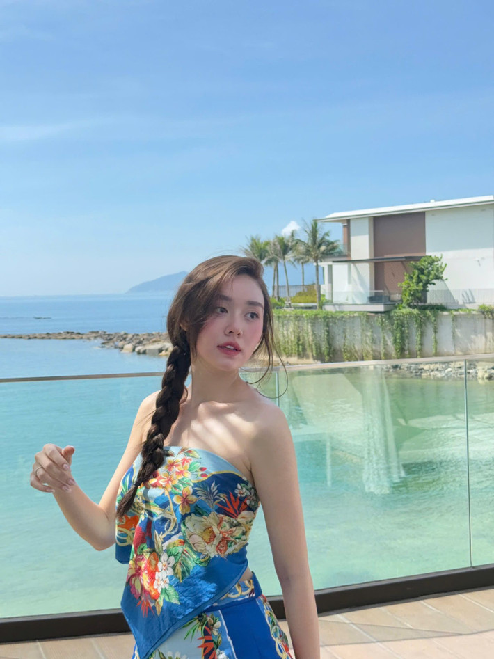 Bên cạnh gương mặt xinh đẹp, Á hậu Tường San còn để lại dấu ấn trong lòng khán giả bởi 2 điểm cộng lớn là đôi chân thon dài như "cặp kiếm Nhật" và làn da trắng phát sáng. Ảnh: FB Nguyễn Tường San