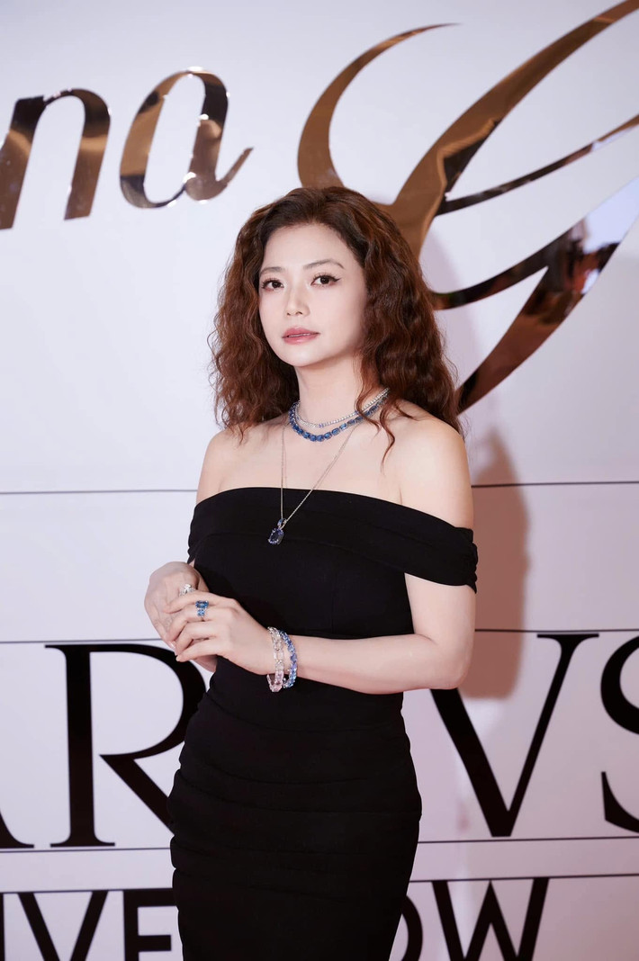 Ở tuổi tứ tuần, Kiều Anh chăm chỉ xuất hiện trước truyền thông, cô tích cực trở lại màn ảnh và không ngại "lột xác" với vai diễn khác biệt so với hình tượng đã xây dựng.