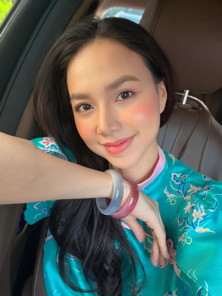 Đinh Ngọc Diệp là một trong những gương mặt nổi bật của showbiz Việt trong giai đoạn 2000-2010. Với vẻ đẹp thanh tú và học vấn ấn tượng, cô từng được mệnh danh là "ngọc nữ" của showbiz Việt. Ảnh: FB Dinh Ngoc Diep