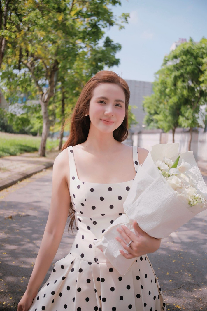 Trước đó, sau thành công của “Chúng ta của 8 năm sau”, Huyền Lizzie dành gần hai năm để nghỉ ngơi và tận hưởng cuộc sống.