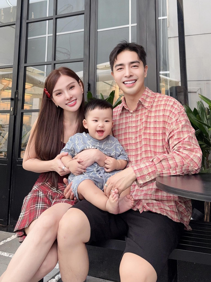 Ca sĩ Thu Thuỷ hạnh phúc khoe nhóc tỳ. Ảnh: FB Nguyễn Thu Thuỷ