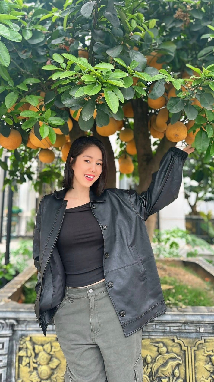 Ở tuổi 40, bà xã của Trung Kiên ngày càng trẻ trung, xinh đẹp và sở hữu đường cong “mướt mắt” sau quãng thời gian tập luyện, ăn uống khoa học. Ảnh: FB Lê Phương