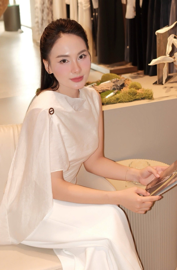 Vóc dáng không bị quá cân như thời kỳ mới sinh, ngược lại còn rất thon gọn săn chắc.