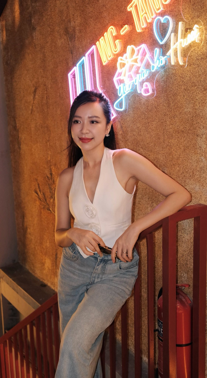 Diễn viên Kim Oanh khuyên: "2025 rồi phải tích cực lên. Bởi vì có tiền đâu mà “tiêu cực nhiều”. Ảnh: FB Nguyễn Kim Oanh