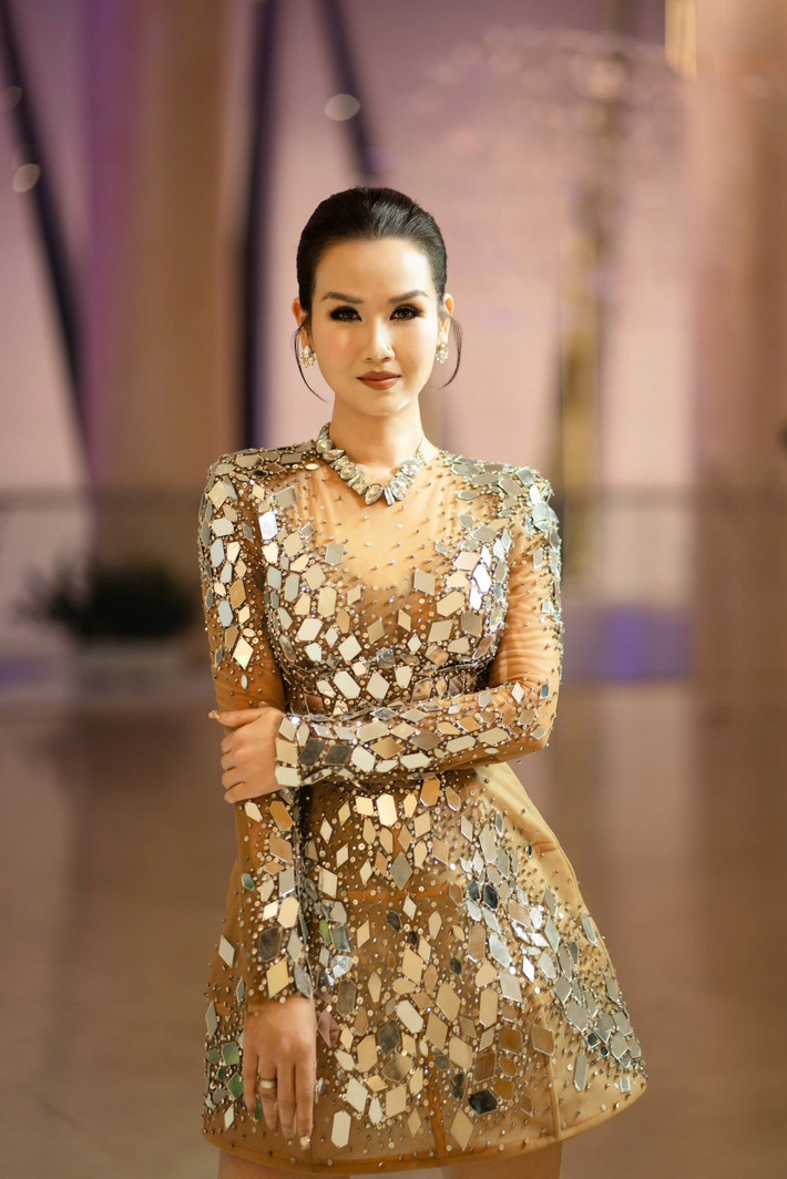 Từ hình ảnh người phụ nữ từng tăng cân nhiều khi mang thai, cô nay trở lại với vòng eo thon gọn, cơ thể săn chắc cùng làn da rạng rỡ.