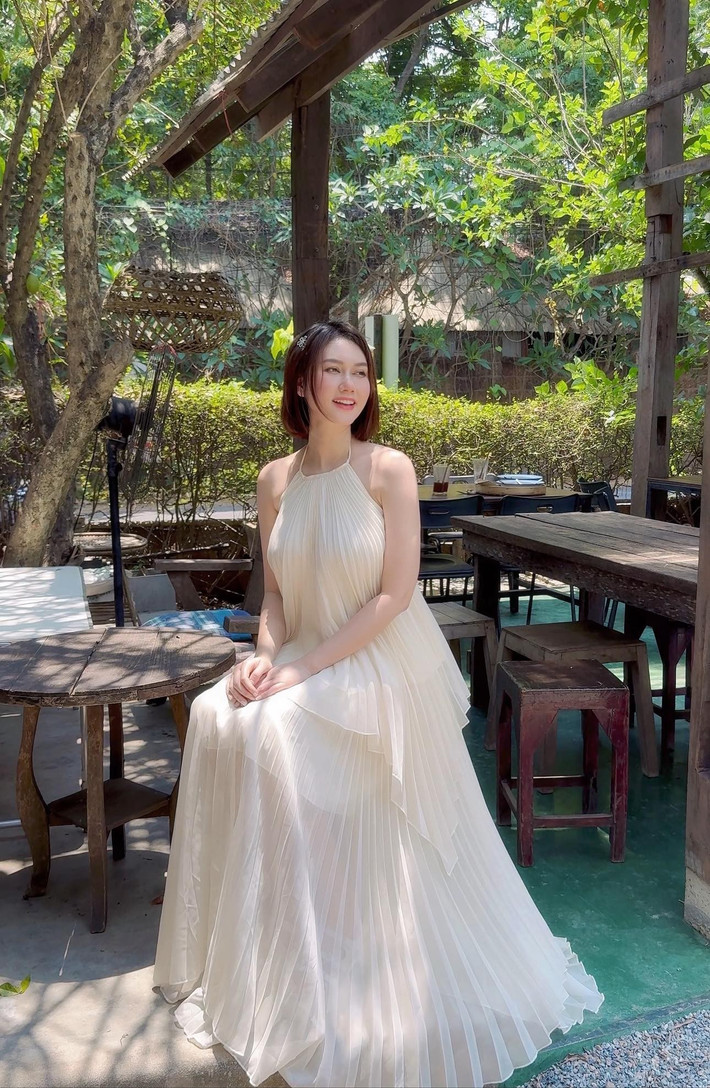 Ngoài ra, sau sinh, cô cũng chọn ăn uống khoa học, bồi bổ đúng cách để không tăng cân. Ảnh: FB Nguyễn Hương Giang