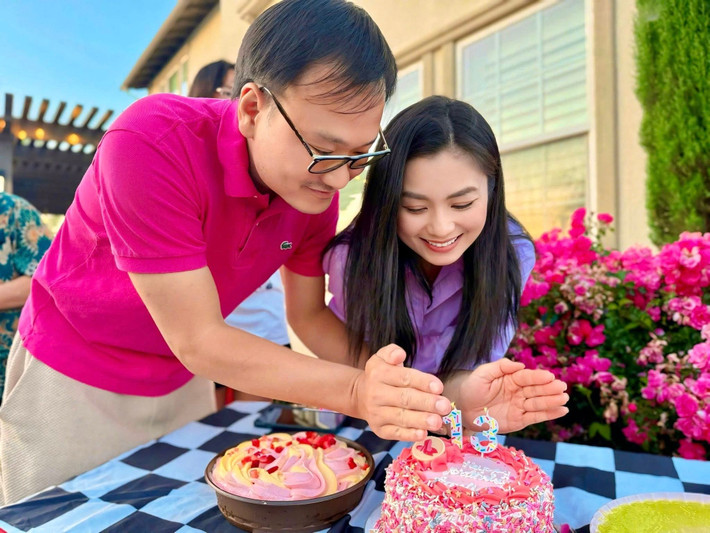 Vợ chồng Diệu Hương mừng sinh nhật con gái 13 tuổi ở Mỹ. Ảnh: FB Diệu Hương