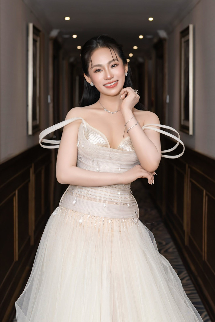 Lương Bích Hữu hóa nàng thơ. Ảnh: FB LuongBichHuu