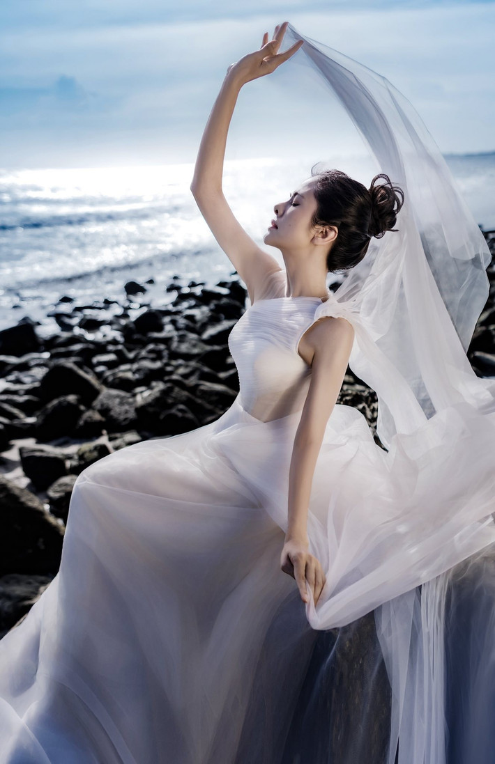 Bên cạnh đó, cũng có không ít khán giả nhận xét rằng, hình ảnh hiện tại của nữ diễn viên còn toát lên nét chín chắn, mặn mà và trưởng thành hơn.