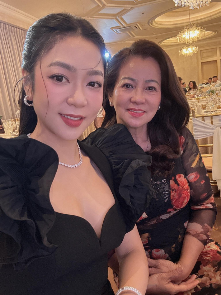 Kể từ sau những ồn ào xoay quanh cuộc hôn nhân ngắn ngủi với "Vua cá Koi" Thắng Ngô, ca sĩ Hà Thanh Xuân có thay đổi nhiều về nhan sắc.