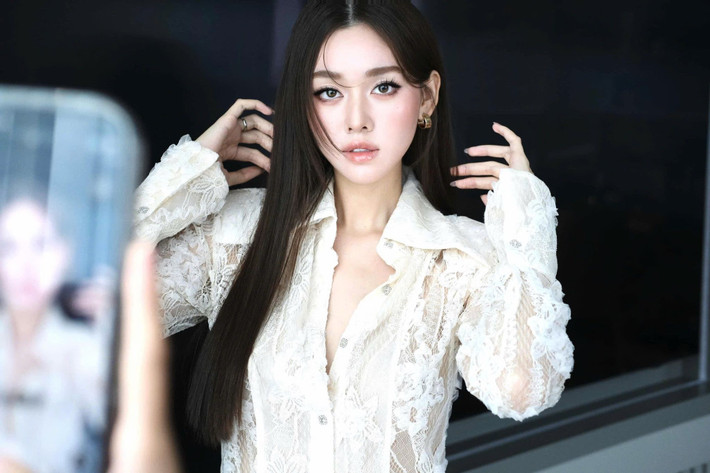 Cô từng chia sẻ rằng chồng là người tâm lý, luôn yêu thương và ủng hộ mọi quyết định của cô. Dù đã có con, cả hai vẫn giữ lửa tình yêu bằng những chuyến du lịch, những buổi hẹn hò lãng mạn. Ảnh: FB Nguyễn Tường San
