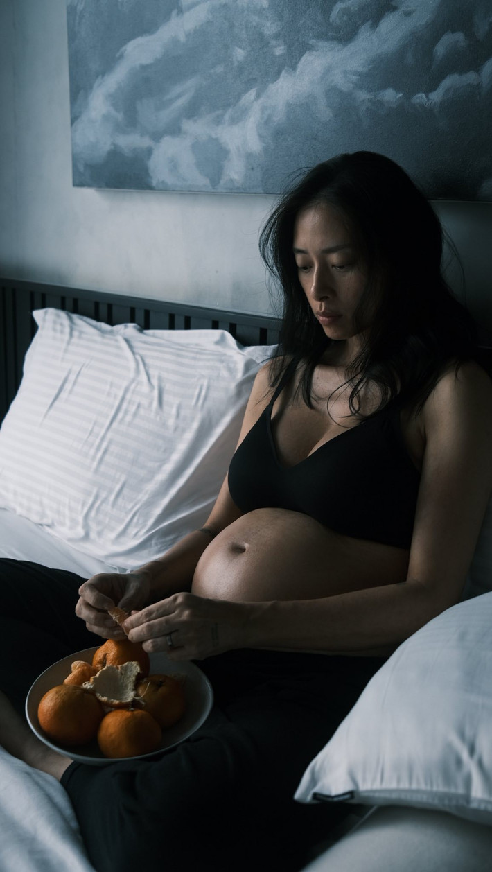 Ngô Thanh Vân hé lộ những bức ảnh khoe bụng bầu ở cuối thai kỳ do ông xã Huy Trần chụp tại nhà. Ảnh: FB Ngo Thanh Van