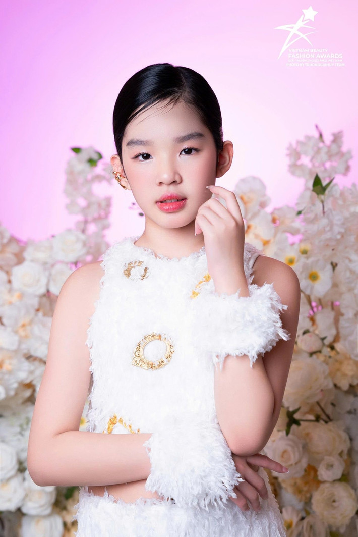 Bé Thỏ hiện là mẫu nhí chuyên nghiệp của làng mẫu Việt. Ảnh: FB Nguyen Xuan Lan