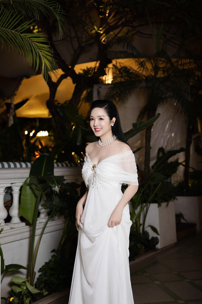Gần đây, những hình ảnh Giáng My diện đầm xẻ ngực sâu, khoe khéo vòng một đầy đặn trở thành tâm điểm chú ý. Ảnh: FB Giang My Nguyen