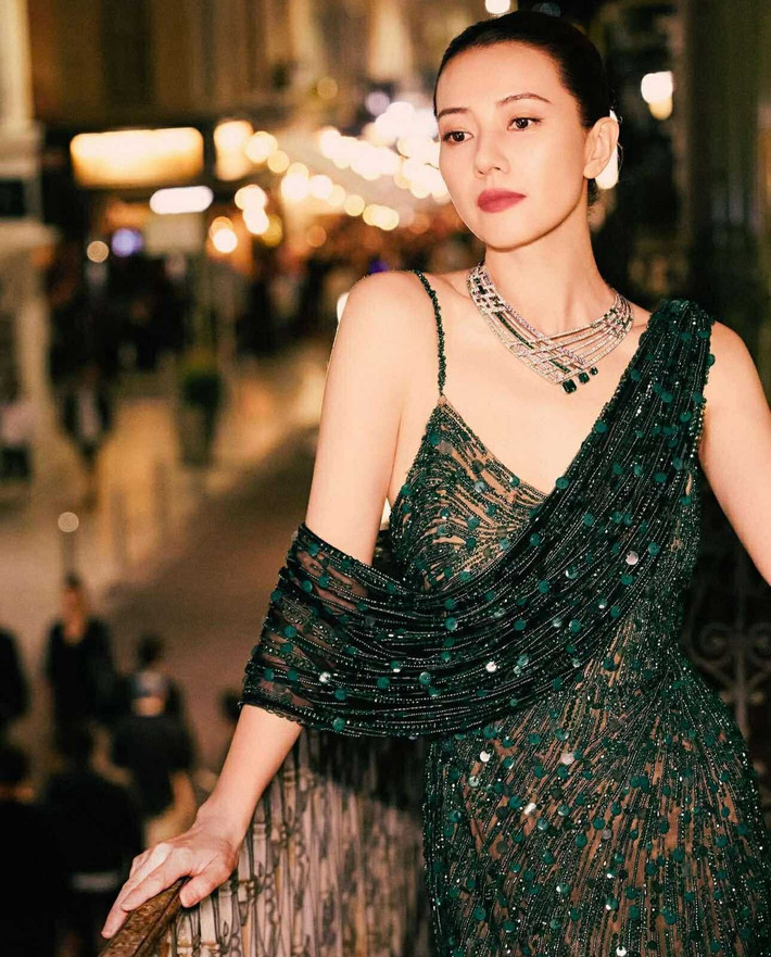 Trong danh sách những mỹ nhân hàng đầu của làng giải trí Hoa ngữ, cái tên Cao Viên Viên luôn là một tượng đài vững chắc.