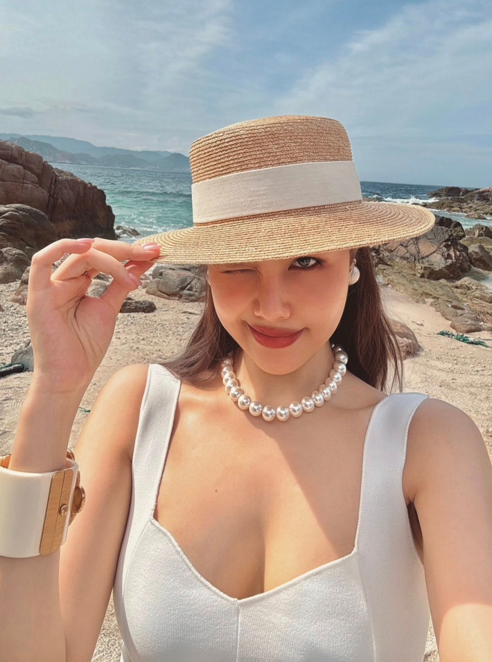 Gương mặt tươi tắn, làn da trắng mịn không tì vết, cùng vóc dáng thon gọn sau hai lần sinh nở khiến nhiều người không khỏi ngưỡng mộ. Ảnh: FB Phương Anh Lê