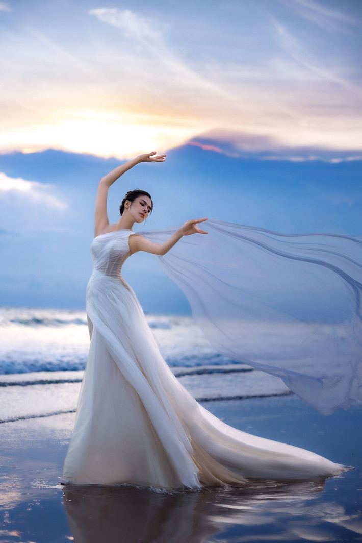 So sánh với thời điểm hoạt động nghệ thuật sôi nổi cách đây gần một thập kỷ, nhiều bình luận cho rằng Vân Trang gần như không thay đổi, nhan sắc vẫn rạng ngời như thuở đỉnh cao.