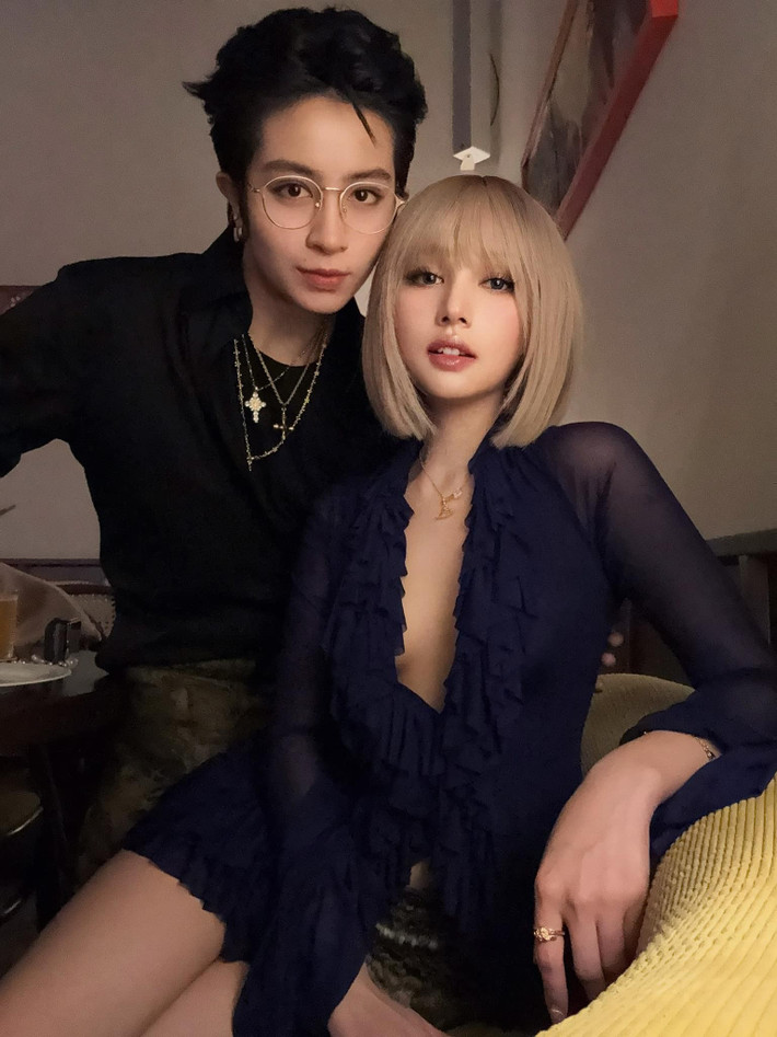 Gil Lê nhận xét bạn gái hòa đồng, thích sự đảm đang của cô. Trong khi đó, Xoài Non từng khen Gil Lê ga lăng, tâm lý. Ảnh: FB Phạm Trang