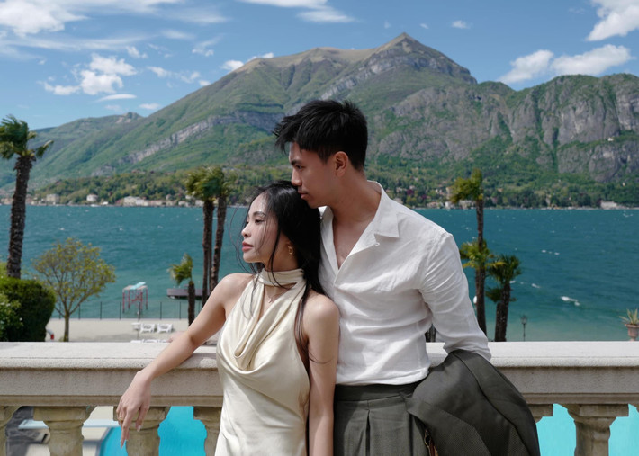 Ca nương Kiều Anh cho biết, từ ngày sinh con, cô chỉ cần thuê người tắm bé 10 ngày sau đó ông xã đã học theo và tự làm. Việc nấu nướng, chăm chút nhà cửa Văn Quỳnh cũng cực khéo tay.