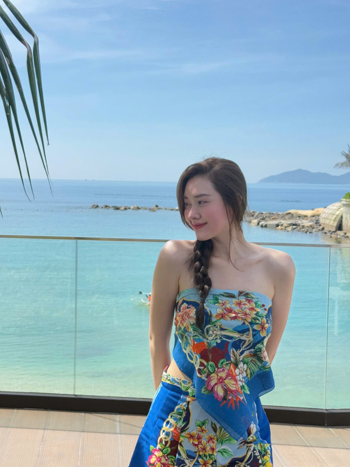 Đặc biệt, làn da trắng hồng tự nhiên, mịn màng của Á hậu Tường San luôn là tâm điểm chú ý. Ảnh: FB Nguyễn Tường San