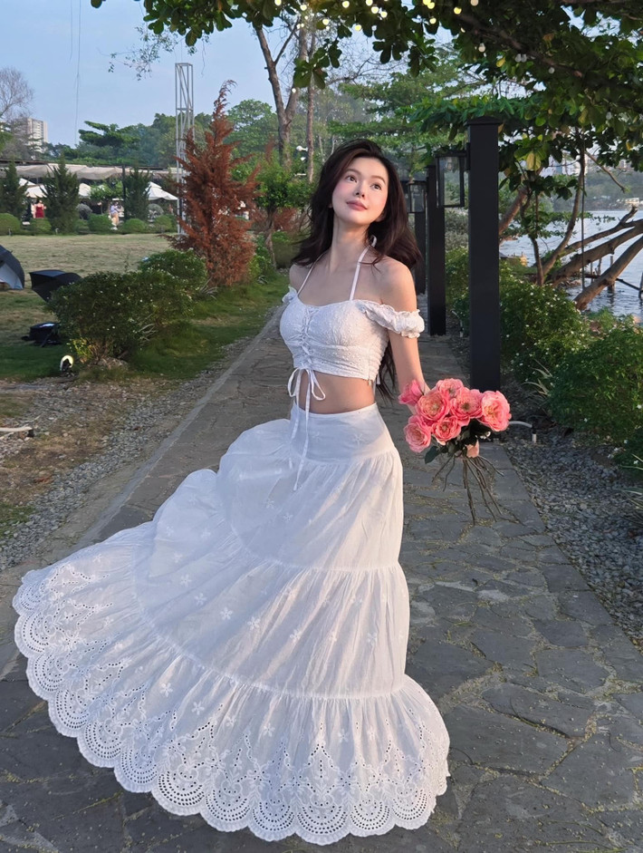Cô nàng sở hữu vóc dáng đẹp và rất biết chọn trang phục để tôn đường cong cơ thể. Ảnh: FB Yên Đan