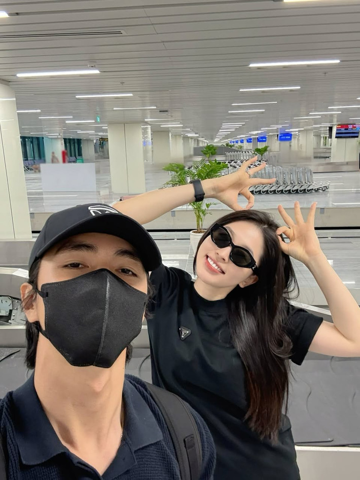 Vợ chồng Bình An và Phương Nga check in ở nhà ga T3. Ảnh: FB Phương Nga Bùi
