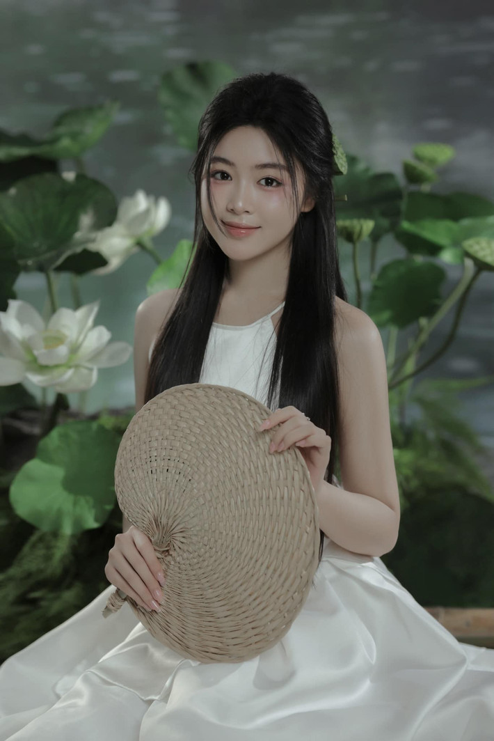 Lọ Lem nổi tiếng với kênh TikTok 1,8 triệu lượt theo dõi và tài khoản Instagram gần 600.000 lượt theo dõi.