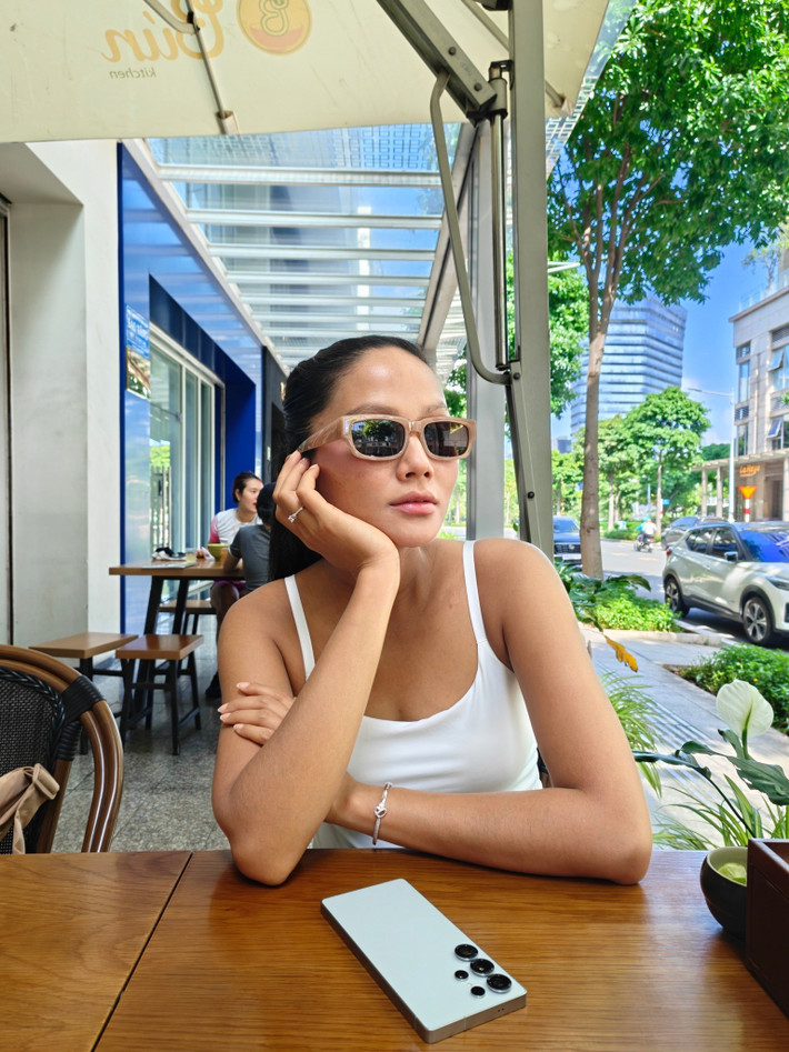 Cộng đồng mạng nhận xét H'Hen Niê ngày càng xinh đẹp, là một trong những "bà bầu thời trang". Ảnh: FB H'Hen Niê