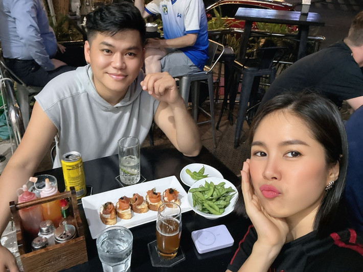 Theo Lê Phương, hôn nhân viên mãn chính là liều thuốc tinh thần giúp cô thêm vui vẻ, lạc quan và thăng hoa trong công việc. Với cô, Trung Kiên không chỉ là một người chồng yêu thương mà còn là người cha chu đáo, trách nhiệm với gia đình.