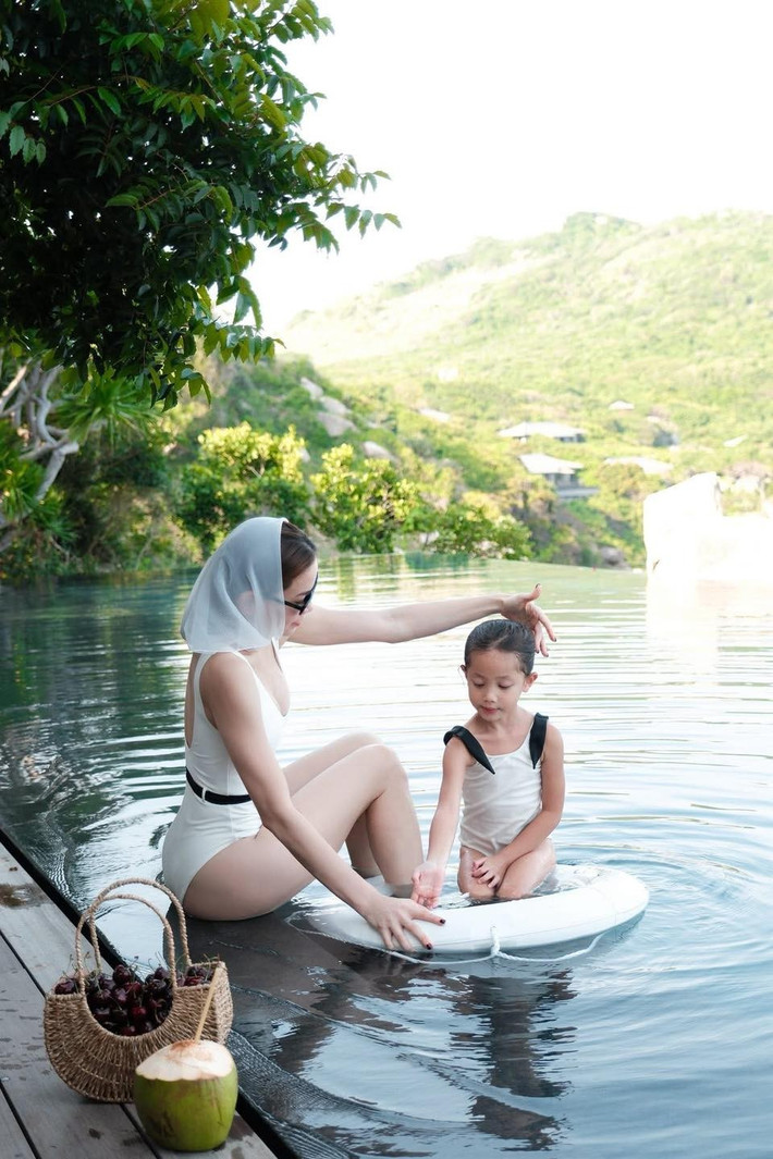 Nhiều người dự đoán Lisa có tiềm năng trở thành gương mặt nổi bật trong giới giải trí nếu tiếp nối con đường nghệ thuật của mẹ. Ảnh: FB Ho Ngoc Ha