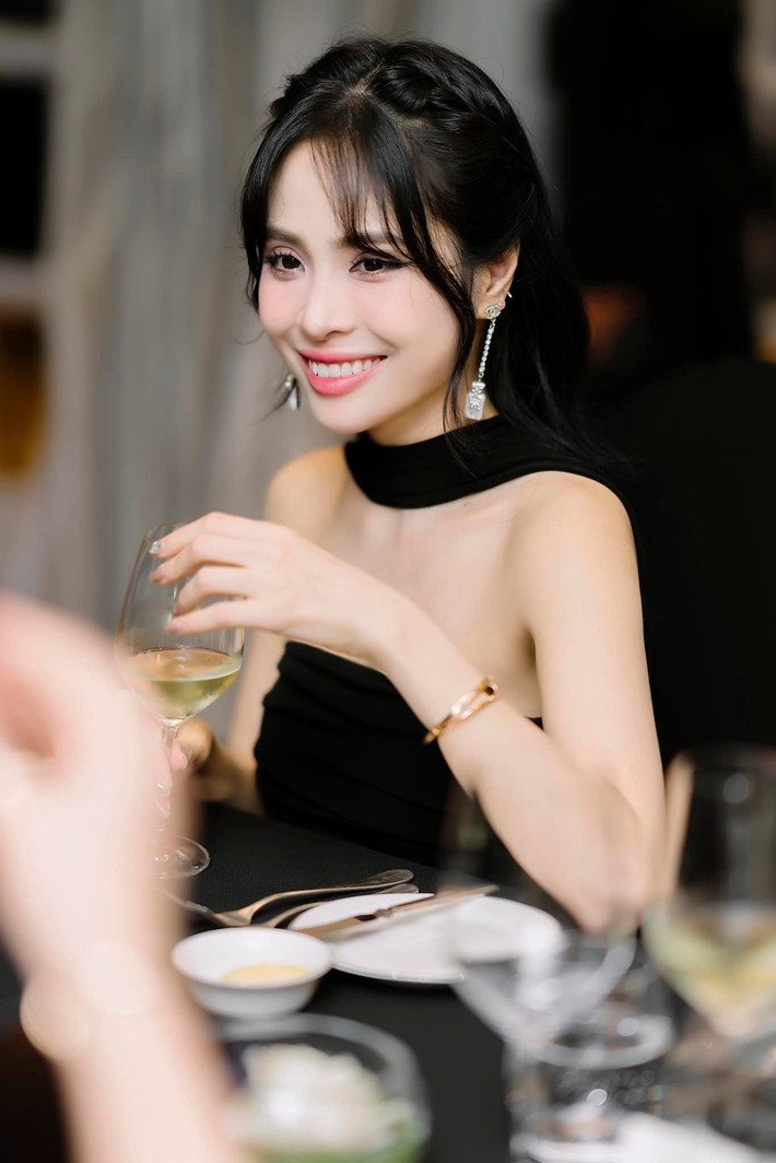 Sau nhiều năm tạm xa nghệ thuật, tập trung vào việc kinh doanh và vun vén tổ ấm, ca nương Kiều Anh đánh dấu sự trở lại khi tham gia Chị Đẹp Đạp Gió 2024. Ảnh: FB Nguyen Kieu Anh