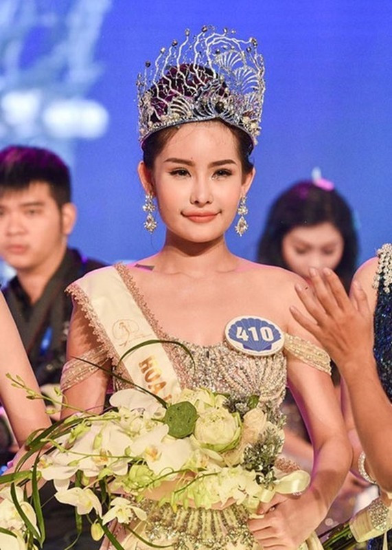 Lê Âu Ngân Anh sinh năm 1995 tại Tiền Giang. Cô đăng quang Hoa hậu Đại dương Việt Nam vào tháng 10/2017. Thời điểm đó, nhan sắc của Ngân Anh trở thành đề tài "nóng" trên mạng xã hội. Ảnh: Dân Việt